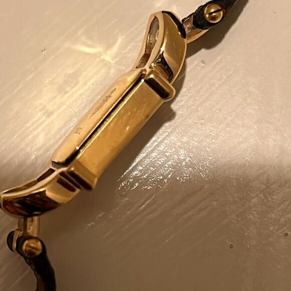 Gucci 1800L Gold Square Face Bracelet Wrist Watch Embossed Leather Band Classy - Picture 11 of 13